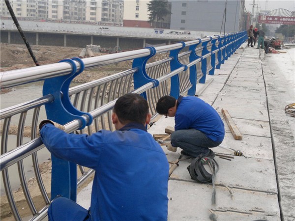 天门不锈钢桥梁护栏除锈维护的重要性及其方法